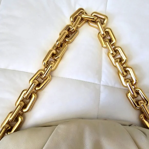 Bottega Veneta Chain Pouch in White - Picture 6 of 7